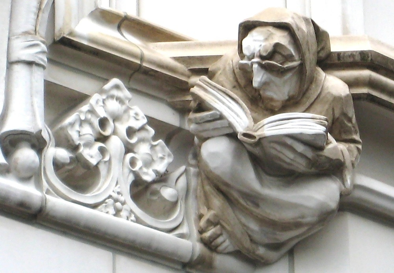 Illustration for article titled A Menagerie of Church Gargoyles Includes Aliens and Astronauts